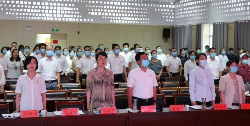 信陽市第三人民醫(yī)院隆重召開慶祝建黨101周年暨慶“七一”表彰大會(huì)